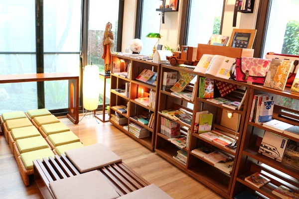 羅布森咖啡書蟲房:羅布森咖啡~書蟲房