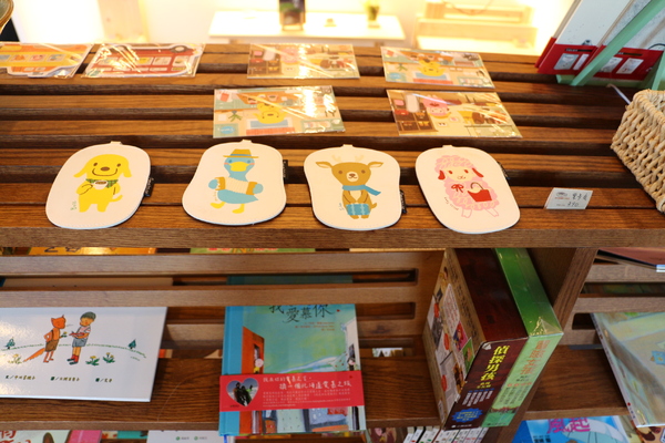 羅布森咖啡書蟲房:羅布森咖啡~書蟲房