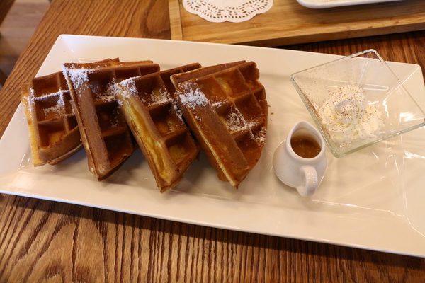 羅布森咖啡書蟲房:羅布森咖啡~書蟲房