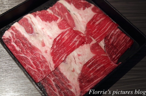 醉麻辣：台北美食(忠孝敦化站)~醉麻辣 麻辣鴛鴦鍋專門店~高品質的吃到飽東區麻辣火鍋店，漂亮的馬卡龍當餐後甜點