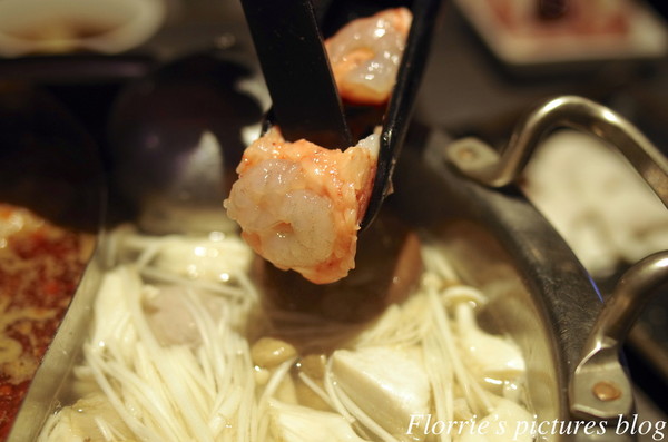 醉麻辣：台北美食(忠孝敦化站)~醉麻辣 麻辣鴛鴦鍋專門店~高品質的吃到飽東區麻辣火鍋店，漂亮的馬卡龍當餐後甜點