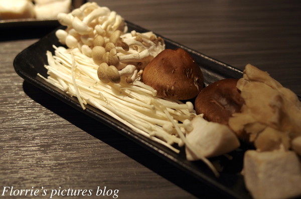 醉麻辣：台北美食(忠孝敦化站)~醉麻辣 麻辣鴛鴦鍋專門店~高品質的吃到飽東區麻辣火鍋店，漂亮的馬卡龍當餐後甜點