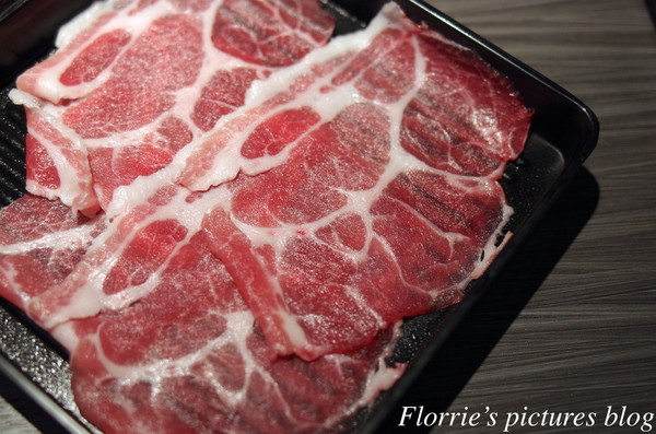 醉麻辣：台北美食(忠孝敦化站)~醉麻辣 麻辣鴛鴦鍋專門店~高品質的吃到飽東區麻辣火鍋店，漂亮的馬卡龍當餐後甜點