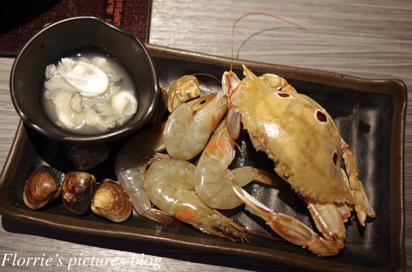 醉麻辣：台北美食(忠孝敦化站)~醉麻辣 麻辣鴛鴦鍋專門店~高品質的吃到飽東區麻辣火鍋店，漂亮的馬卡龍當餐後甜點