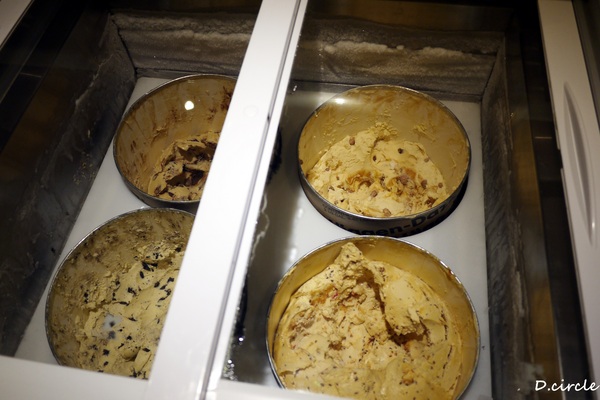 醉麻辣:台北市●大安區-醉麻辣~食材精緻的吃到飽火鍋!!!法國馬卡龍+哈根達斯~魅力無法擋!!!