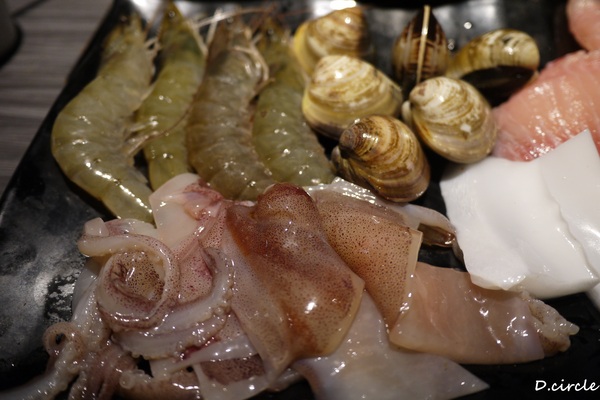 醉麻辣:台北市●大安區-醉麻辣~食材精緻的吃到飽火鍋!!!法國馬卡龍+哈根達斯~魅力無法擋!!!