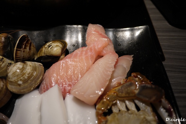 醉麻辣:台北市●大安區-醉麻辣~食材精緻的吃到飽火鍋!!!法國馬卡龍+哈根達斯~魅力無法擋!!!