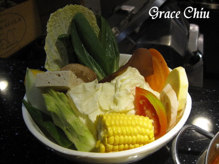 落香麻辣極品涮涮鍋~麻辣.藥膳.酸菜白肉.豬骨高湯.素食