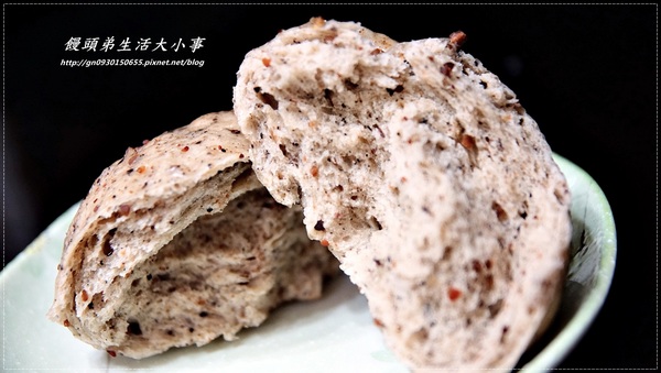 二十六番老麵饅頭：【二十六番老麵饅頭】五顏六色的養生饅頭~滿足你的視覺跟味覺