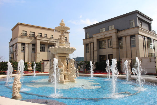 擁恆文創園區：基隆「擁恆文創園區」羊羊得意嘉年華/風車藝術