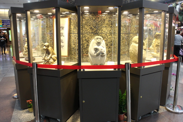 猴藝術雕刻展:看猴展抽金猴『猴藝術雕刻展』台北地下街/近京站/王秀杞