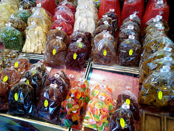 美勝珍蜜餞行:【臺南Ω中西區】美勝珍蜜餞。琳瑯滿目的古早味零嘴讓人看得眼花撩亂