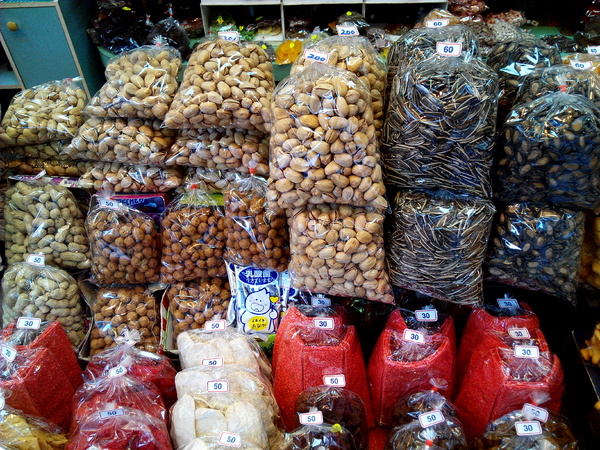 美勝珍蜜餞行:【臺南Ω中西區】美勝珍蜜餞。琳瑯滿目的古早味零嘴讓人看得眼花撩亂