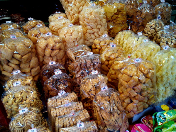 美勝珍蜜餞行:【臺南Ω中西區】美勝珍蜜餞。琳瑯滿目的古早味零嘴讓人看得眼花撩亂