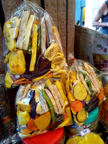 美勝珍蜜餞行:【臺南Ω中西區】美勝珍蜜餞。琳瑯滿目的古早味零嘴讓人看得眼花撩亂