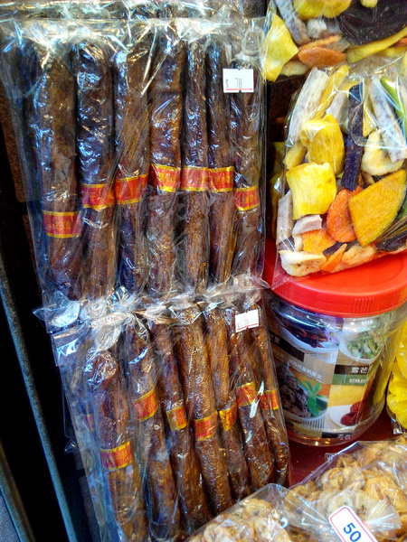 美勝珍蜜餞行:【臺南Ω中西區】美勝珍蜜餞。琳瑯滿目的古早味零嘴讓人看得眼花撩亂