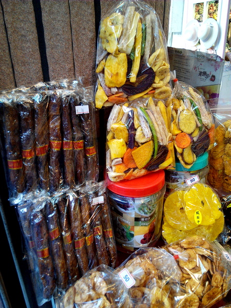 美勝珍蜜餞行:【臺南Ω中西區】美勝珍蜜餞。琳瑯滿目的古早味零嘴讓人看得眼花撩亂