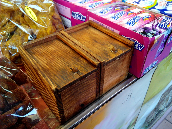 美勝珍蜜餞行:【臺南Ω中西區】美勝珍蜜餞。琳瑯滿目的古早味零嘴讓人看得眼花撩亂