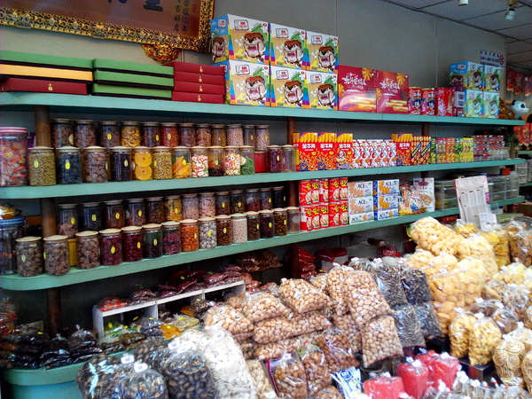 美勝珍蜜餞行:【臺南Ω中西區】美勝珍蜜餞。琳瑯滿目的古早味零嘴讓人看得眼花撩亂