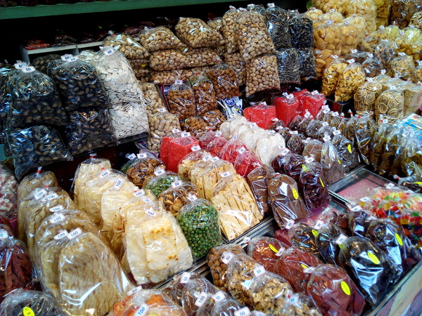 美勝珍蜜餞行:【臺南Ω中西區】美勝珍蜜餞。琳瑯滿目的古早味零嘴讓人看得眼花撩亂