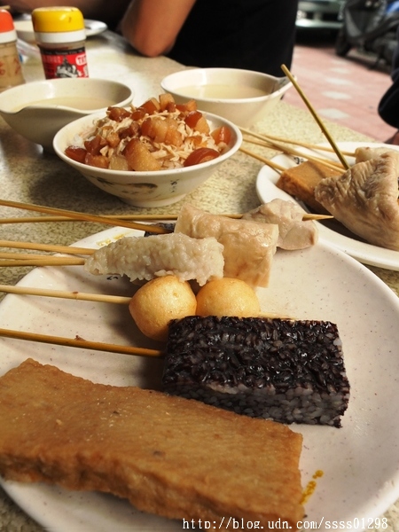 協進國小旁無店名2元黑輪攤:【美食特搜。台南中西區】協進國小旁無店名2元黑輪攤。低調的在地人回憶美食 超便宜銅板價也能吃得好滿足