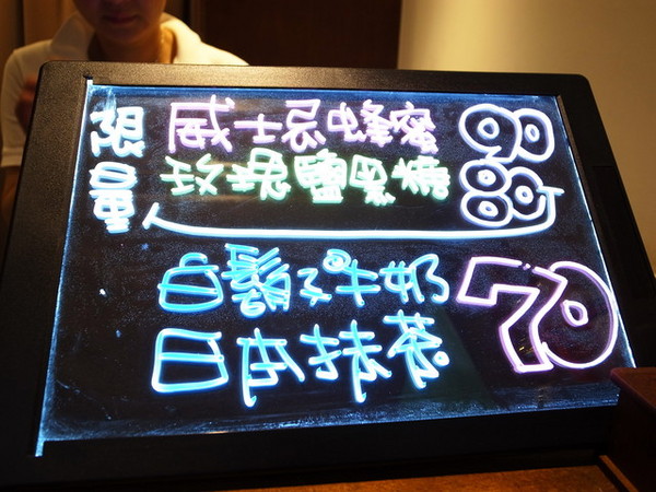 白鬍子 Milk Beard 鮮奶霜淇淋專賣店:<台北|東區>冬天也要吃霜淇淋~白鬍子 Milk Beard 鮮奶霜淇淋專賣店