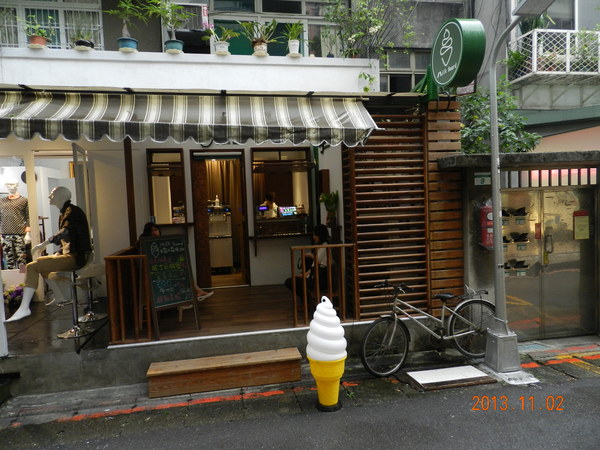 白鬍子 Milk Beard 鮮奶霜淇淋專賣店:美妙的滋味就藏在小巷子裡的小巷弄裡~白鬍子Milk Beard 鮮奶霜淇淋專賣店