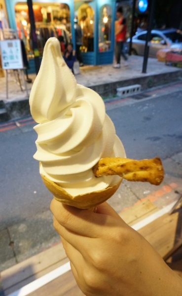 白鬍子 Milk Beard 鮮奶霜淇淋專賣店:【口碑券】連狗兒都愛吃的天然霜淇淋『台北東區/白鬍子』