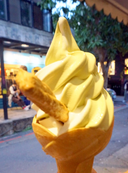 白鬍子 Milk Beard 鮮奶霜淇淋專賣店:【口碑券】連狗兒都愛吃的天然霜淇淋『台北東區/白鬍子』