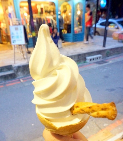 白鬍子 Milk Beard 鮮奶霜淇淋專賣店:【口碑券】連狗兒都愛吃的天然霜淇淋『台北東區/白鬍子』