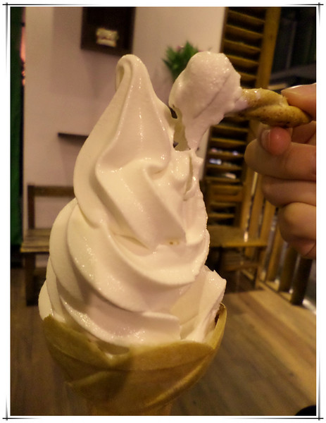 白鬍子 Milk Beard 鮮奶霜淇淋專賣店:【試吃】台北東區Oo霜淇淋濃濃奶香味#回味無窮的滋味----白鬍子