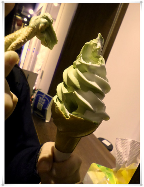 白鬍子 Milk Beard 鮮奶霜淇淋專賣店:【試吃】台北東區Oo霜淇淋濃濃奶香味#回味無窮的滋味----白鬍子