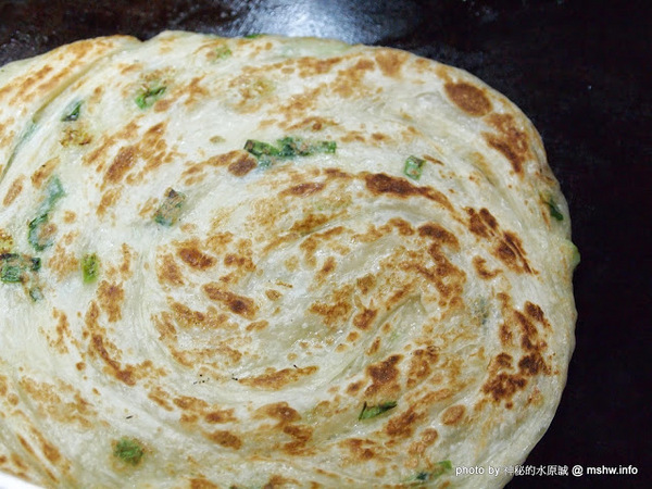 蟹老闆古早味手工蔥油餅:【食記】台北737巷蟹老闆古早味純手工蔥油餅.蔥抓餅@內湖MRT港墘站 : 鹹點甜味新登場~抓餅口感挑戰你的味蕾喲!