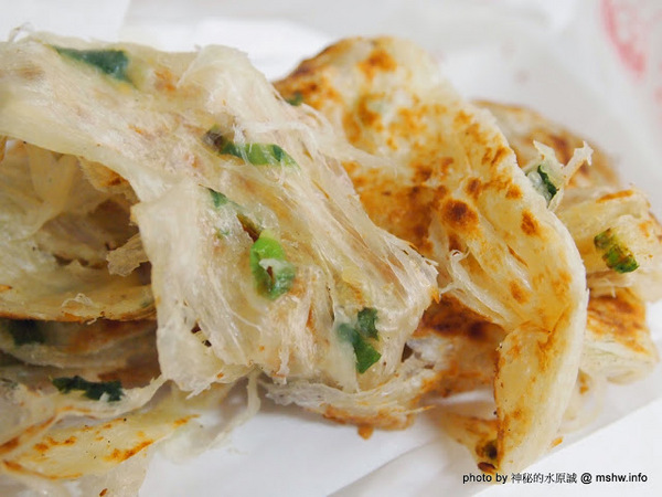 蟹老闆古早味手工蔥油餅:【食記】台北737巷蟹老闆古早味純手工蔥油餅.蔥抓餅@內湖MRT港墘站 : 鹹點甜味新登場~抓餅口感挑戰你的味蕾喲!