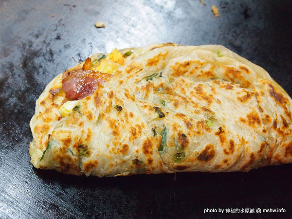 蟹老闆古早味手工蔥油餅:【食記】台北737巷蟹老闆古早味純手工蔥油餅.蔥抓餅@內湖MRT港墘站 : 鹹點甜味新登場~抓餅口感挑戰你的味蕾喲!