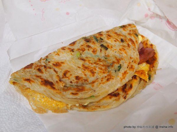 蟹老闆古早味手工蔥油餅:【食記】台北737巷蟹老闆古早味純手工蔥油餅.蔥抓餅@內湖MRT港墘站 : 鹹點甜味新登場~抓餅口感挑戰你的味蕾喲!