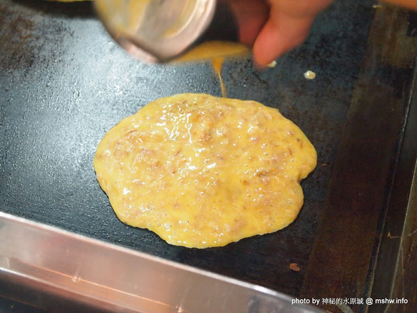 蟹老闆古早味手工蔥油餅:【食記】台北737巷蟹老闆古早味純手工蔥油餅.蔥抓餅@內湖MRT港墘站 : 鹹點甜味新登場~抓餅口感挑戰你的味蕾喲!