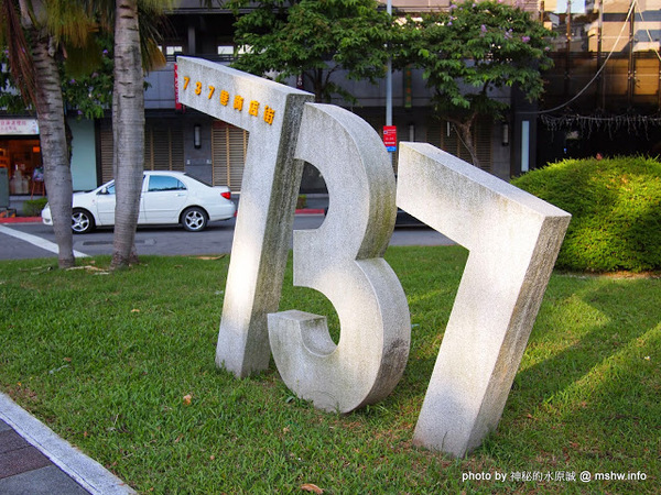 蟹老闆古早味手工蔥油餅：【食記】台北737巷蟹老闆蔥油餅.蔥抓餅@內湖捷運MRT港墘站 : 創意無限,可樂果與王子麵,顛覆想像的新口味!