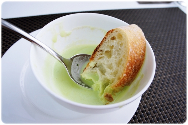 TENTATION 品法式餐廳 French Cuisine by Guillaume：[邀約] ★TENTATION 品法式餐廳★純白幽靜的用餐環境，放慢腳步，細細品嚐主廚精心準備的每道料理❤