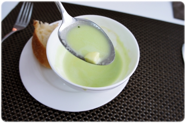 TENTATION 品法式餐廳 French Cuisine by Guillaume：[邀約] ★TENTATION 品法式餐廳★純白幽靜的用餐環境，放慢腳步，細細品嚐主廚精心準備的每道料理❤