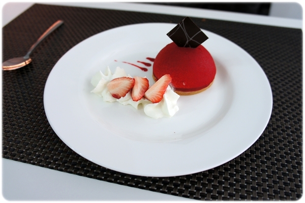 TENTATION 品法式餐廳 French Cuisine by Guillaume：[邀約] ★TENTATION 品法式餐廳★純白幽靜的用餐環境，放慢腳步，細細品嚐主廚精心準備的每道料理❤