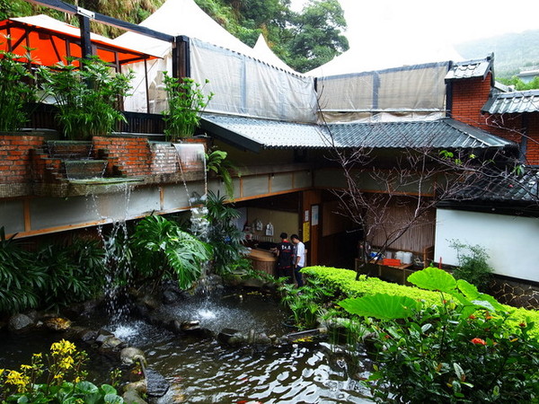 皇池溫泉御膳館:<北投|溫泉>冷氣團報到~皇池泡溫泉暖呼呼~還有好喝的紅蟳砂鍋粥!!!