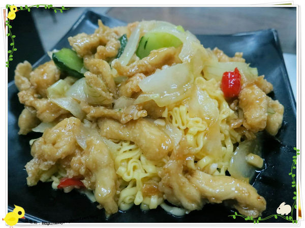 台北-三杯三怪媽媽小廚-美味的三杯料理-泰式雞柳炒泡麵