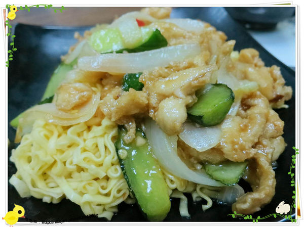 台北-三杯三怪媽媽小廚-美味的三杯料理-泰式雞柳炒泡麵