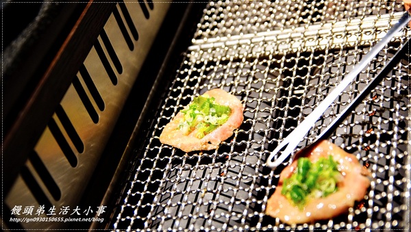 甕也燒肉(延吉店):【食記/台北市】自己不用動手烤~專人服務的燒烤店♪♪甕也炭火燒肉-延吉店♪♪