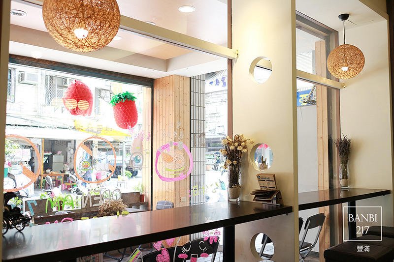 Banbi217 美食旅遊: 豐滿咖啡早午餐 好吃平價的三明治吐司與輕食brunch(板橋美食,捷運新埔站)