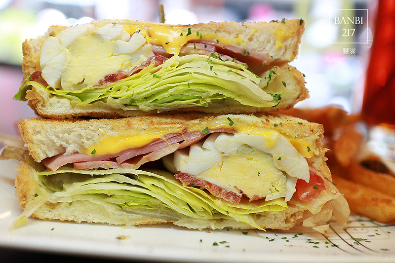 Banbi217 美食旅遊: 豐滿咖啡早午餐 好吃平價的三明治吐司與輕食brunch(板橋美食,捷運新埔站)