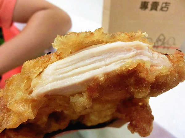 三個傻瓜蔬脆雞排專賣店:【台中食記】逢甲夜市美食特攻隊出動!!嚴選台灣五種蔬果研磨成高先裹炸粉的低熱量雞排@三個傻瓜蔬脆雞排專賣店