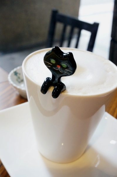 Impronta Cafe 腳印咖啡：讓人忍不住再訪的原因～除了咖啡還有胖虎店長【台北中山區/Impronta Cafe 腳印咖啡】