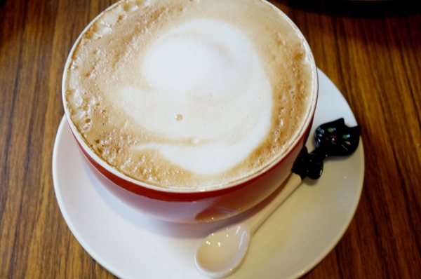 Impronta Cafe 腳印咖啡：讓人忍不住再訪的原因～除了咖啡還有胖虎店長【台北中山區/Impronta Cafe 腳印咖啡】